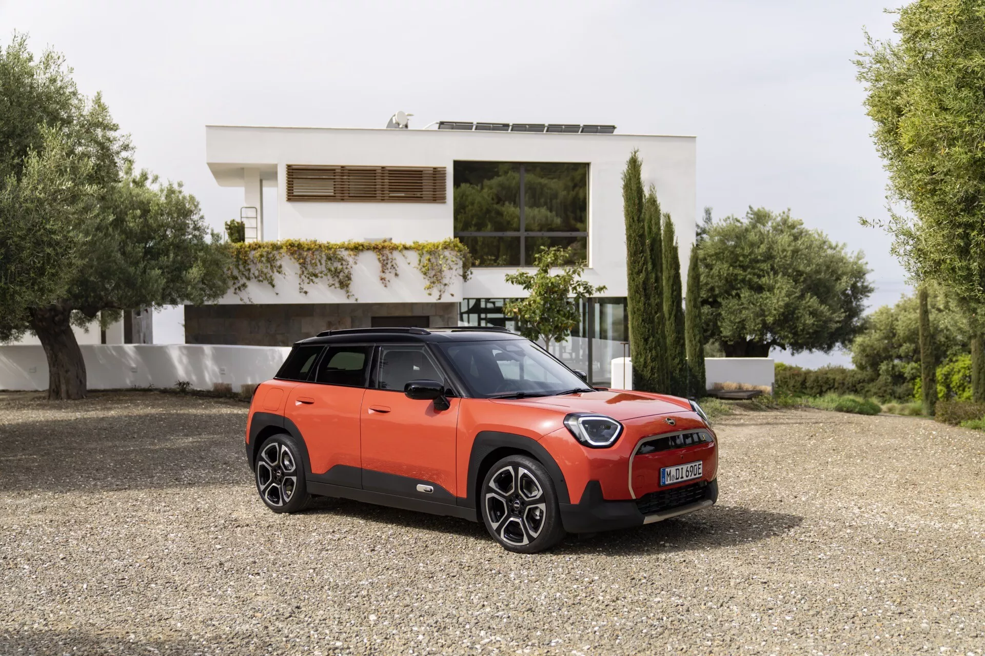 Mini Aceman 2024 (J05) che mostra il suo design elegante e le caratteristiche avanzate