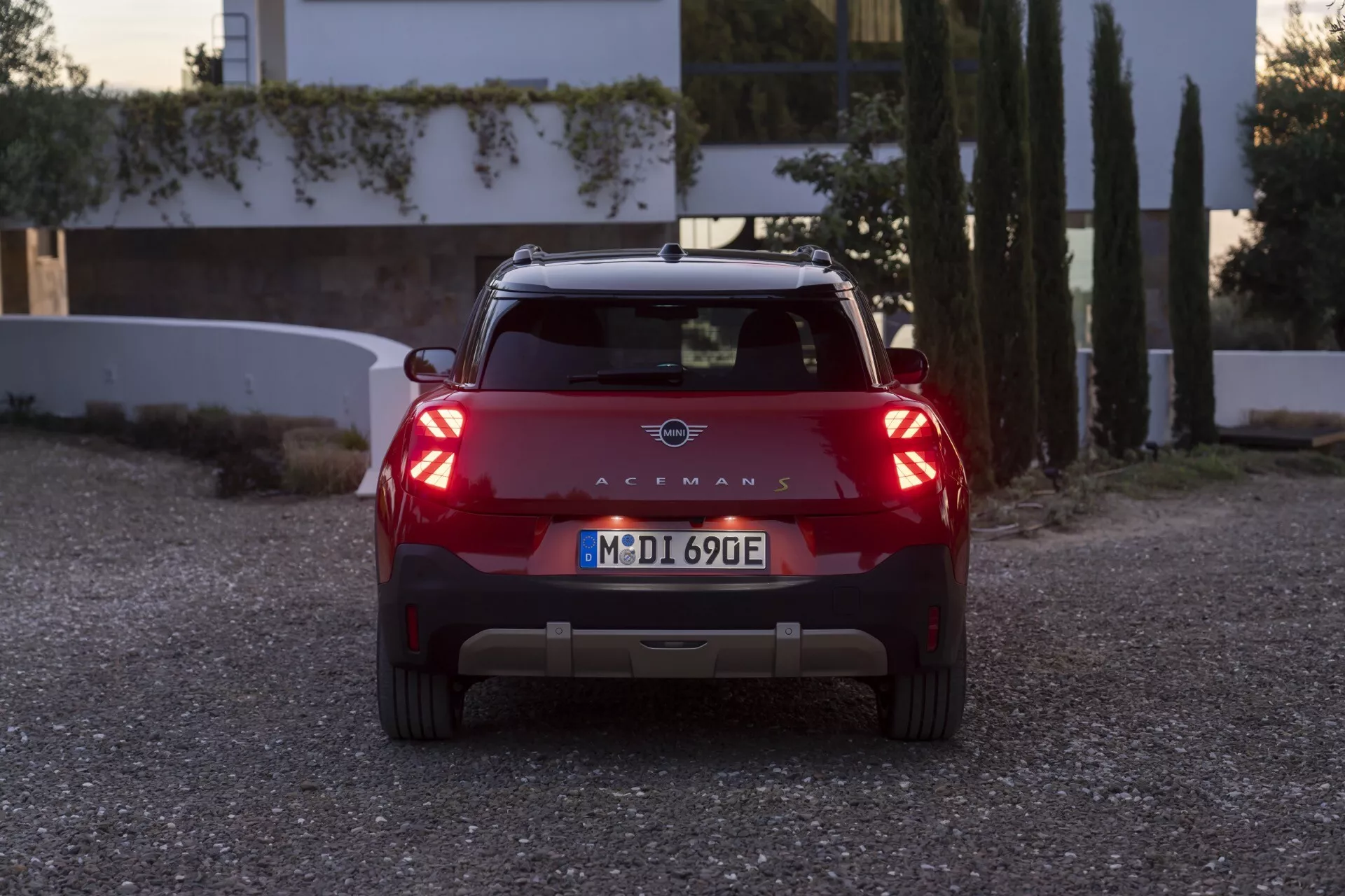 Mini Aceman 2024 (J05) che mostra il suo design elegante e le caratteristiche innovative