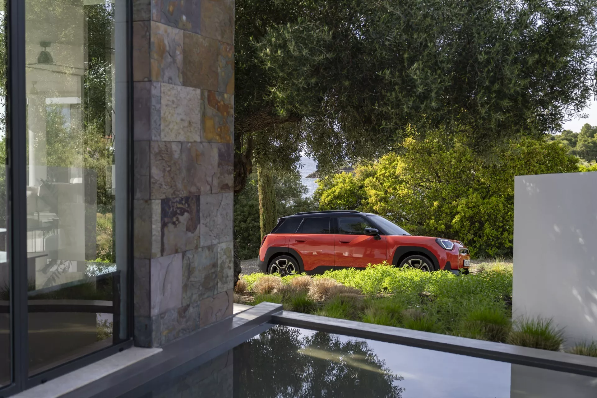 Mini Aceman 2024 (J05) che mette in mostra un design avanzato, SUV compatto elettrico in colore vivace