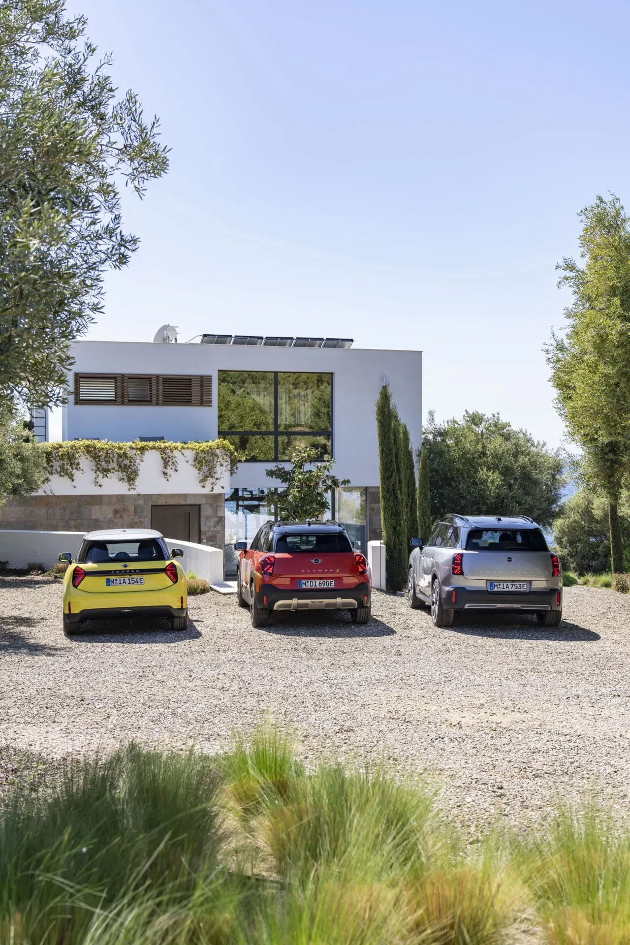 MINI Aceman 2024 (J05) che mostra il suo design elegante, colori esterni vivaci e l'ultima tecnologia per veicoli elettrici