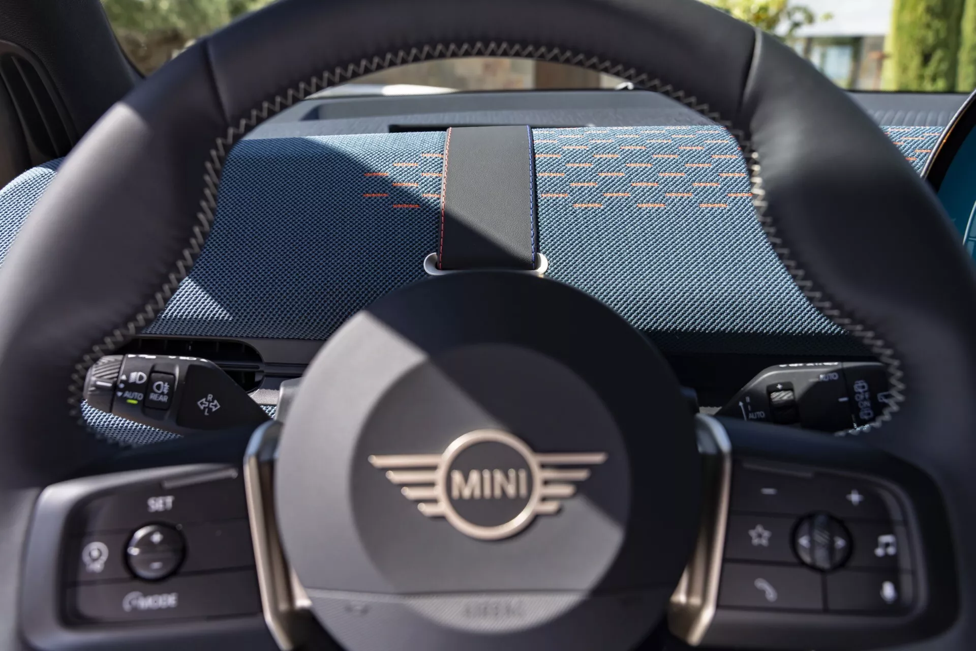 Mini Aceman 2024 (J05) che mostra il suo design elegante e le caratteristiche avanzate