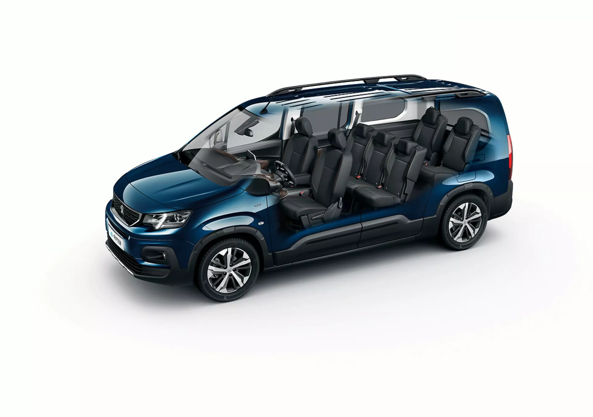 Vista dall'alto del minivan Peugeot Rifter 2018 che mostra il design esterno e interno, caratterizzato da una verniciatura blu metallico lucido, fari LED con luci diurne, ruote in lega a più razze e una configurazione a sette posti con visualizzazione del tetto trasparente.