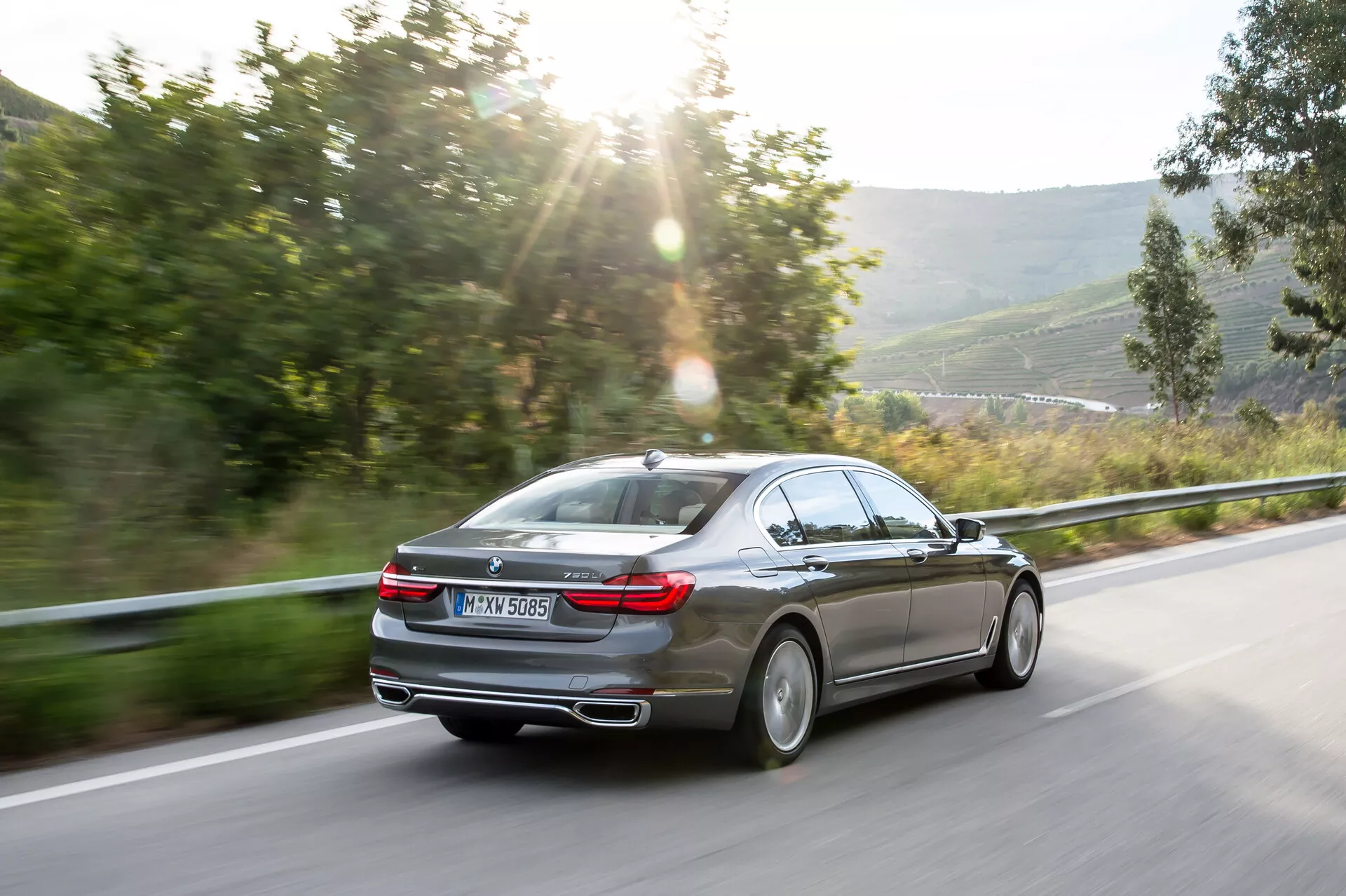 BMW 7er-reihe 2015 (G11-G12), berlina di lusso con design elegante, tecnologia avanzata e interni di alta qualità