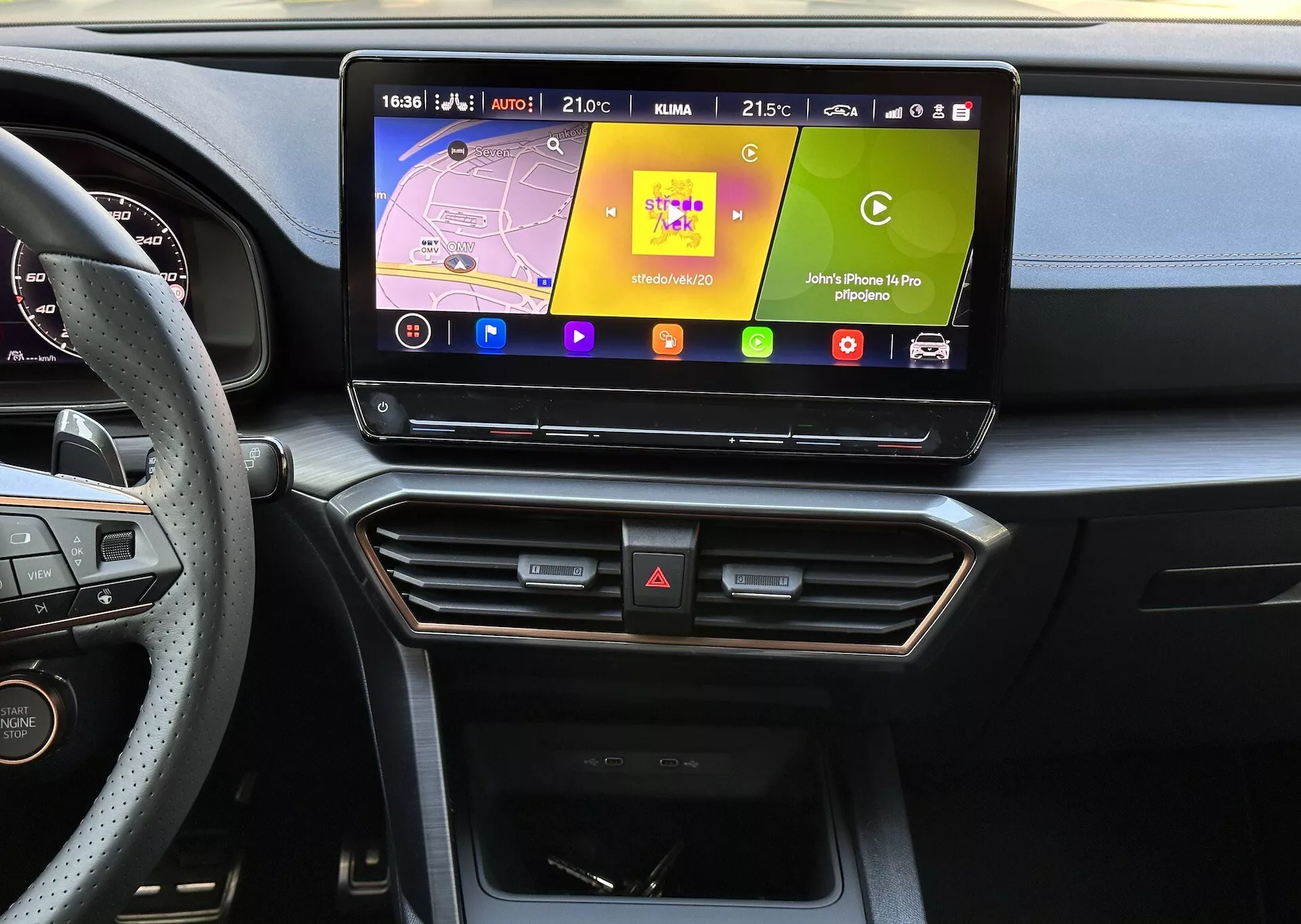 Cupra Formentor 2020, design dinamico ed elegante, dotato di tecnologia all'avanguardia e specifiche di prestazione, su strada