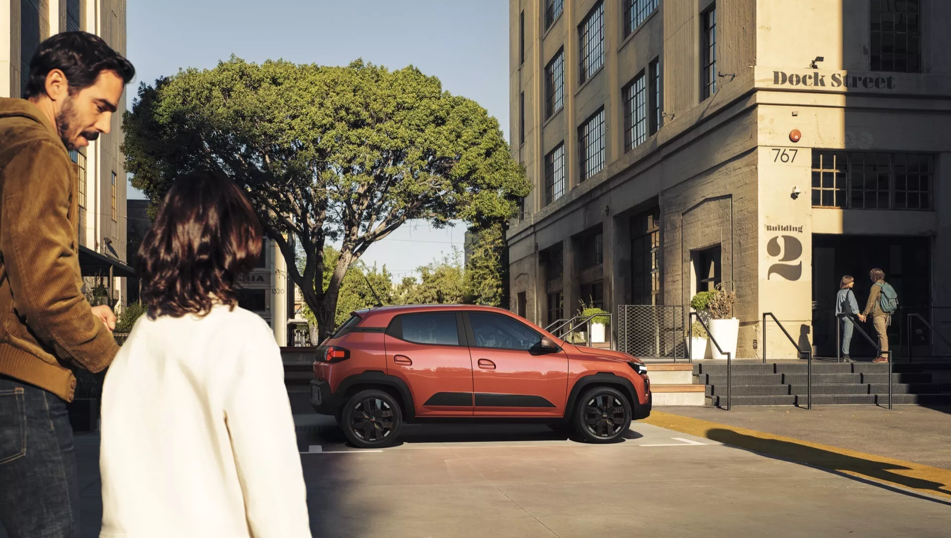 Restyling della prima generazione della Dacia Spring 2024 che mostra nuove caratteristiche e miglioramenti del design