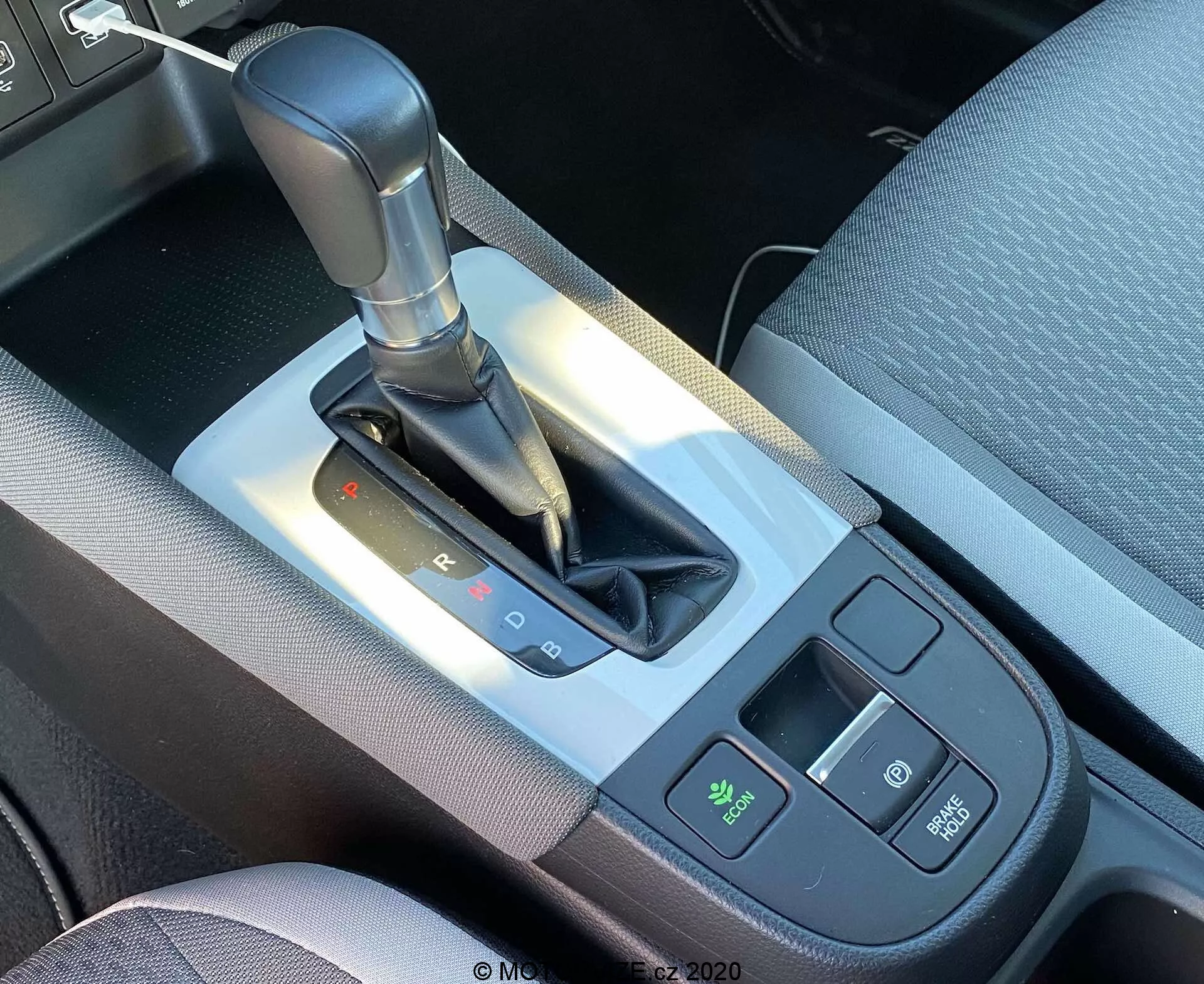La Honda Jazz Crosstar 2020 è un crossover compatto versatile e elegante, caratterizzato da un design aerodinamico e elegante, sistemi di sicurezza avanzati e un interno spazioso e confortevole con tecnologia moderna e opzioni di connettività.