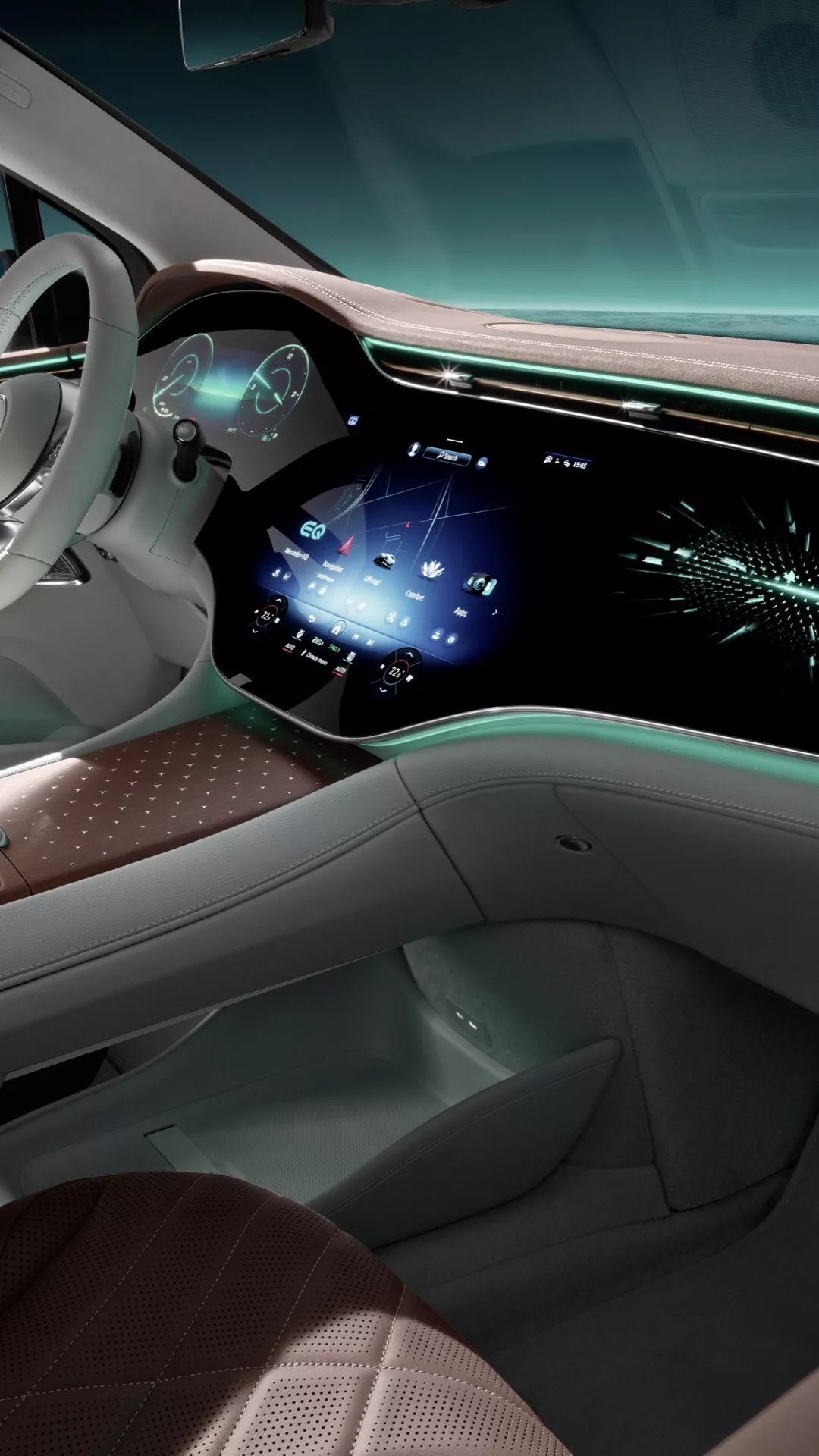 Mercedes-Benz EQE SUV 2023 modello 294 che mostra il suo design elegante e le funzioni avanzate