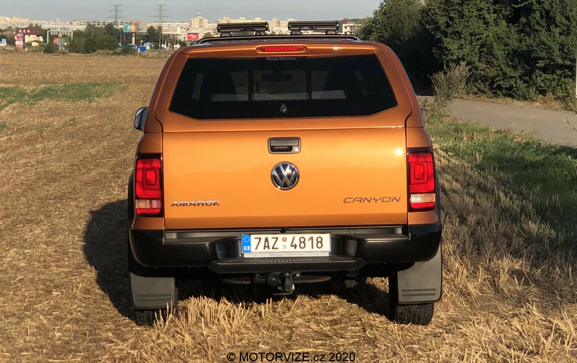 2016 VW Nutzfahrzeuge Amarok - robusto pick-up con versatilità d'uso, caratteristiche di sicurezza avanzate e interni confortevoli per lavoro e tempo libero