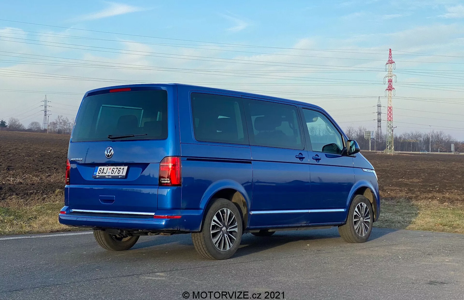 Volkswagen Nutzfahrzeuge Transporter 2019 (T6.1 Multivan) che presenta un design avanzato, un esterno elegante, un interno spazioso e caratteristiche moderne